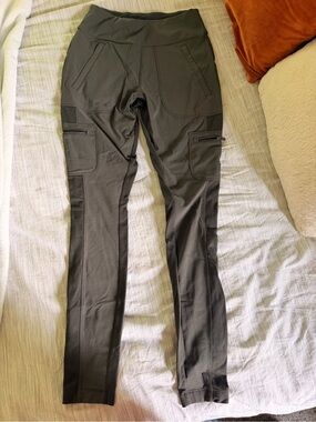 Athleta Women’s Tech Cargo Leggings